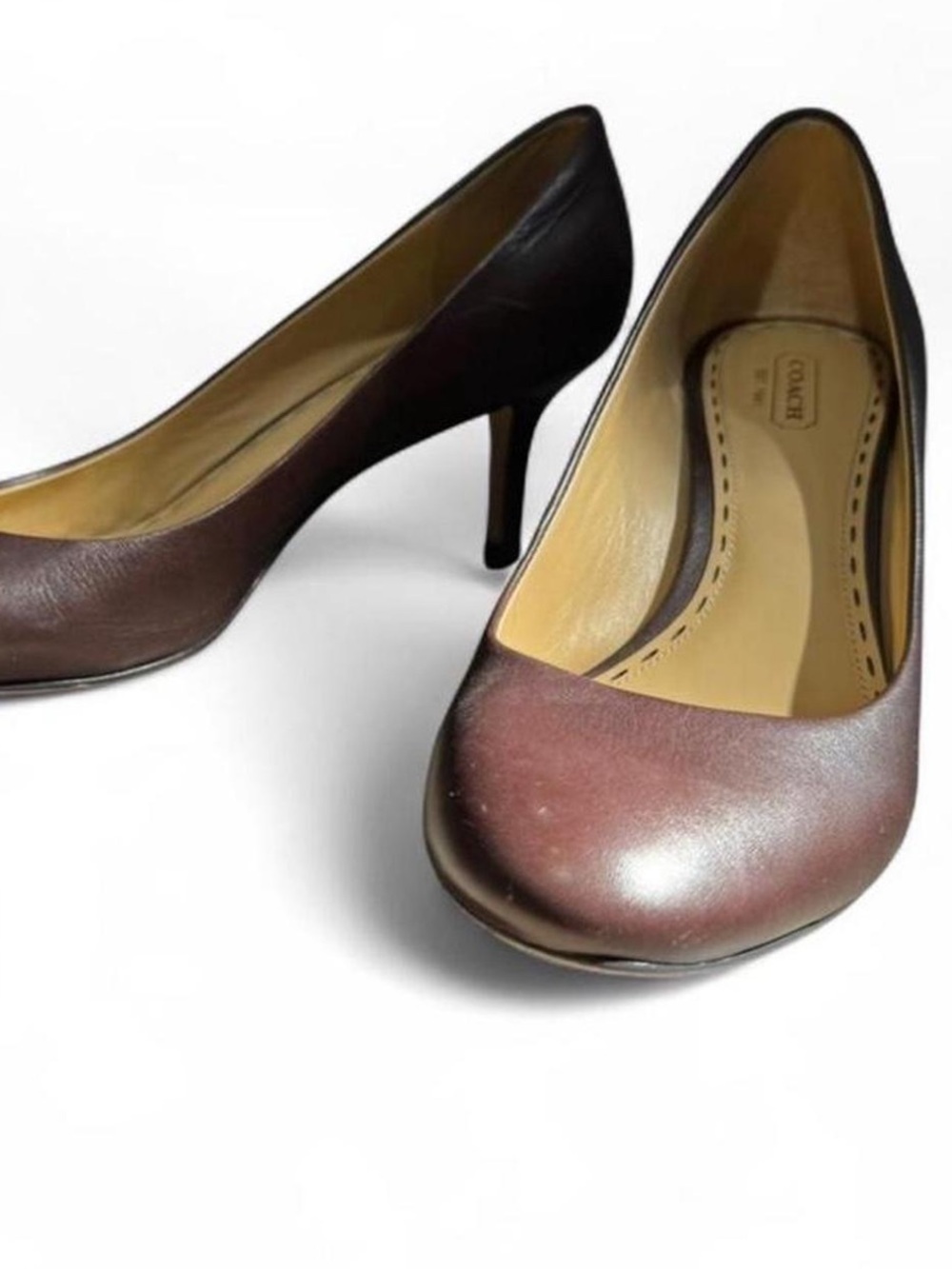 vintage coach sloan pumps / elevated kitten heels 🤎
size 9.5 B